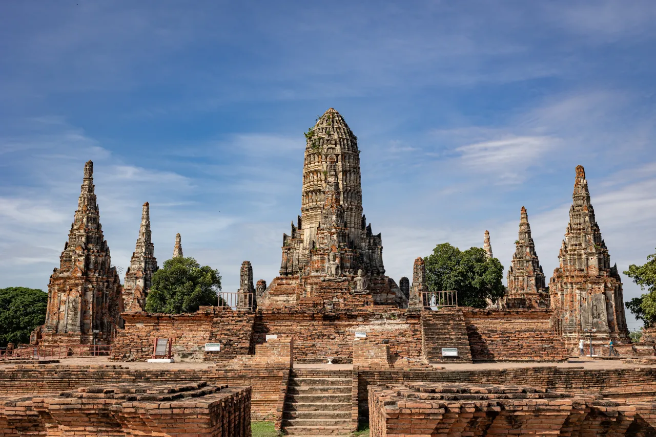 วัดไชยวัฒนาราม จังหวัดพระนครศรีอยุธยา มองจากทิศตะวันออก