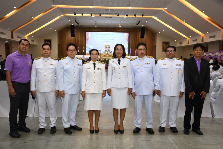 พิธีทำบุญตักบาตรถวายพระราชกุศลแด่ สมเด็จพระนางเจ้าฯ พระบรมราชินี เนื่องในโอกาสวันเฉลิมพระชนมพรรษา