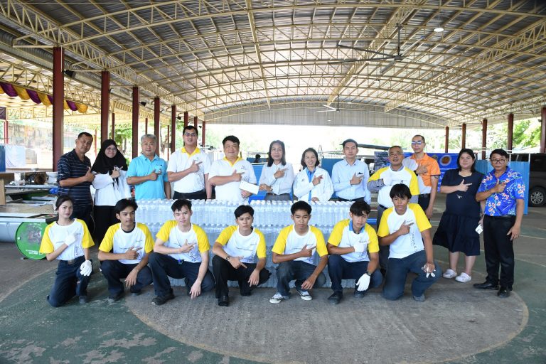 ส่งมอบสุขาลอยน้ำ อาหารกล่อง และถุงยังชีพในพื้นที่จังหวัดพระนครศรีอยุธยา 6 อำเภอ